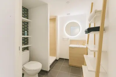 Salle de bains dans l'établissement Petit Nid Douillet - Idéale 24H du Mans