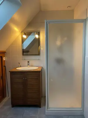 Salle de bains dans l'établissement Gîte tourangeau dans la vallée de la Loire