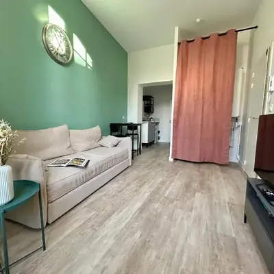 Studio de plain pied rénové et lumineux