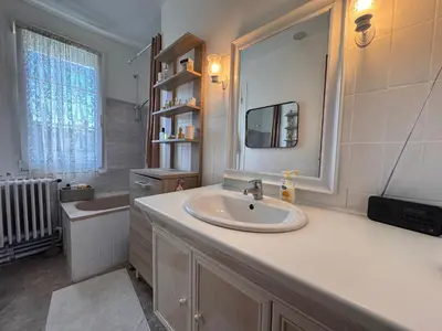 Salle de bains dans l'établissement Le Tavano - 5pers - 24h du Mans