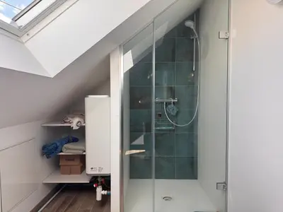 Salle de bains dans l'établissement Le Cocon - 6 pers - Climatisation
