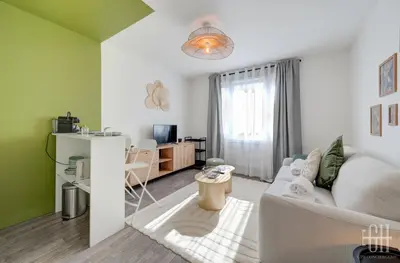 Télévision ou salle de divertissement dans l'établissement Studio Cosy - 100m Gare de Tours - Idéal