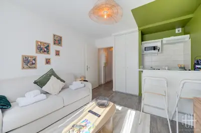Cuisine ou kitchenette dans l'établissement Studio Cosy - 100m Gare de Tours - Idéal