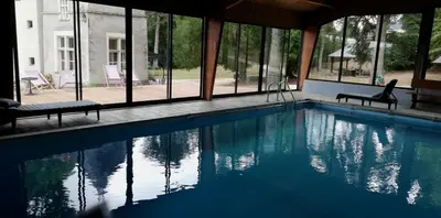 Piscine de l'établissement Manoir de la Touche ou située à proximité