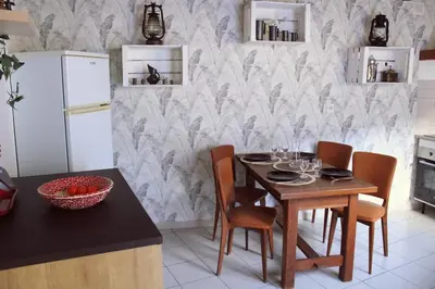 Cuisine ou kitchenette dans l'établissement Maison plein centre