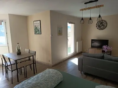 Coin salon dans l'établissement Grand appartement T2 cosy 4 personnes Proche Tours Centre