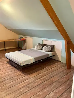 Un ou plusieurs lits dans un hébergement de l'établissement Chambre avec salle de douche - Maison familiale