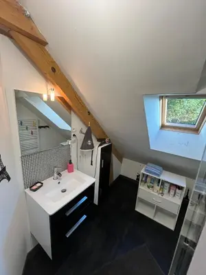 Cuisine ou kitchenette dans l'établissement Chambre avec salle de douche - Maison familiale