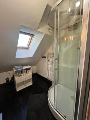 Salle de bains dans l'établissement Chambre avec salle de douche - Maison familiale