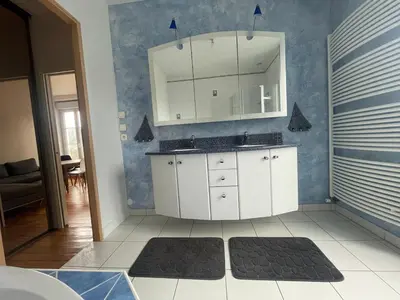 Plan de l'établissement Appartement lumineux avec cour privée 2 chambres 6 personnes plein centre