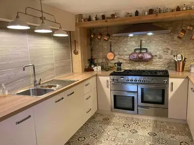 Cuisine ou kitchenette dans l'établissement 3Bedrooms-Sleeps6-WiFi-Fireplace