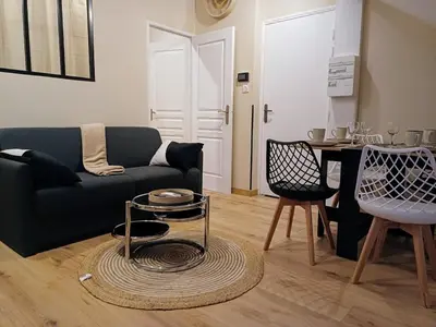 Coin salon dans l'établissement Sobre, soft, accueillant, centre-ville