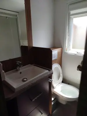 Salle de bains dans l'établissement Domaine de Dugny mobile home confortable