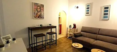 Coin salon dans l'établissement LE JOKER - T2 proche gare - Billard - Wifi - TV