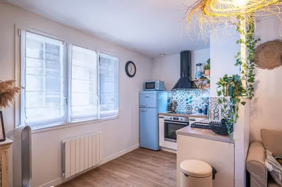 Cuisine ou kitchenette dans l'établissement Le Boh'êm