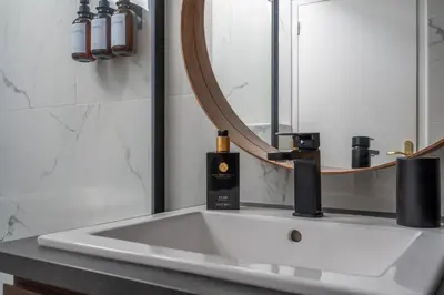 Salle de bains dans l'établissement Le Nid de la Colombe - By PrestiPlace
