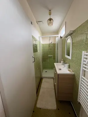 Salle de bains dans l'établissement Maison de campagne entre Le Mans et Tours