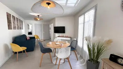Plan de l'établissement Le Léonard 100 m Château d'Amboise-4p-Rated 3 ETOILES