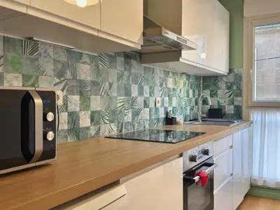 Cuisine ou kitchenette dans l'établissement Le Verdet Le Mans SNCF station