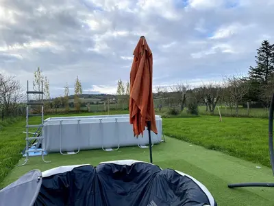Jardin de l'établissement Maison en pierre, proche du Futuroscope
