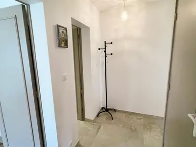 Salle de bains dans l'établissement Gîte tout confort avec jardin clos à Pocé-sur-Cisse - FR-1-381-630