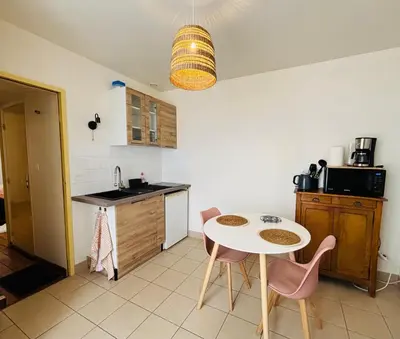 Cuisine ou kitchenette dans l'établissement Appartement 2 pièces