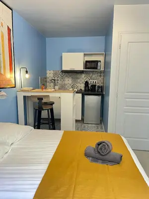 Cuisine ou kitchenette dans l'établissement Studio Lisbonne - Plein centre-ville refait à neuf avec parking gratuit