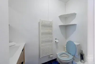 Salle de bains dans l'établissement Le Mirabeau - Gare à 100m - Wifi - Bureau - 2 V