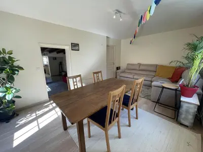 Coin salon dans l'établissement Gîte Historique à Tours avec Jardin et WIFI Inclus - FR-1-381-635