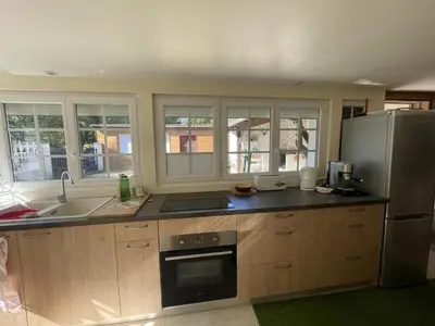 Cuisine ou kitchenette dans l'établissement Gîte Historique à Tours avec Jardin et WIFI Inclus - FR-1-381-635