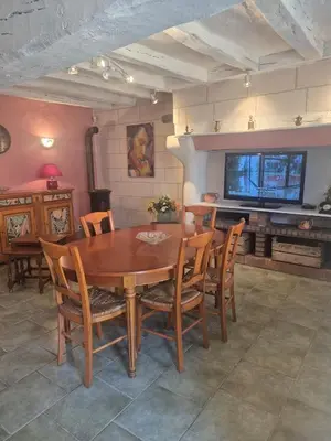 Télévision ou salle de divertissement dans l'établissement Maison campagnarde