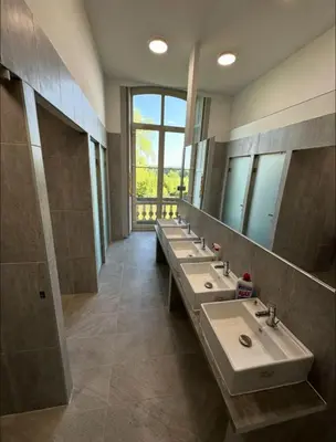 Salle de bains dans l'établissement Château de Savonnières