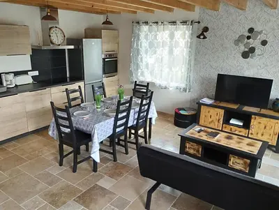 Cuisine ou kitchenette dans l'établissement La grange de robin