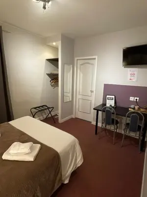 Télévision ou salle de divertissement dans l'établissement Le Logis Saumur