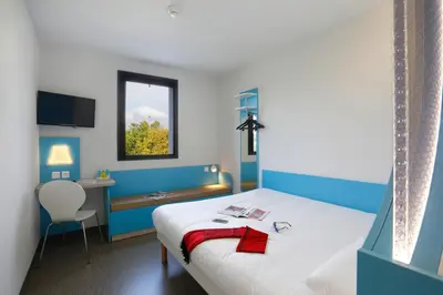 Un ou plusieurs lits dans un hébergement de l'établissement First Inn Hotel Blois