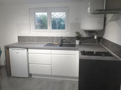 Cuisine ou kitchenette dans l'établissement Au coeur des Châteaux - Wifi - Jardin