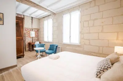 Un ou plusieurs lits dans un hébergement de l'établissement La Maison Renaissance Amboise 4 bedroom house