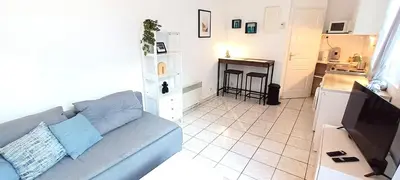 Cuisine ou kitchenette dans l'établissement La Cour Palissy - T2 - Wifi - TV
