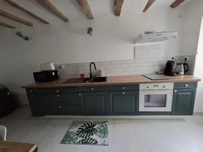 Cuisine ou kitchenette dans l'établissement Quiet apartment Chamaillard 2