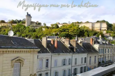 Vue générale sur Chinon ou vue de la ville depuis l'appartement
