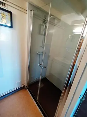 Salle de bains dans l'établissement LE PLUM'LOFT, Duplex au cœur du Vieux Tours - Wifi - Tv