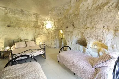 Un ou plusieurs lits dans un hébergement de l'établissement La Grotte Rouge, gîte troglodyte 6 personnes