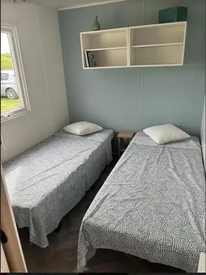 Un ou plusieurs lits dans un hébergement de l'établissement Bungalow accueillant à Veuzain-sur-Loire avec piscine