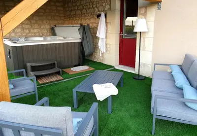 Coin salon dans l'établissement La Petite Loge des Vignes Private Jacuzzi