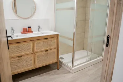 Salle de bains dans l'établissement Amansis grand t2 jardin proche gare