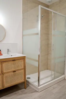 Salle de bains dans l'établissement Amansis grand t2 jardin proche gare