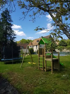 Aire de jeux pour enfants de l'établissement Le Clos Julo - Studio cosy à la campagne avec piscine