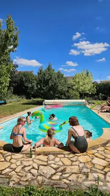 Piscine de l'établissement Le Clos Julo - Studio cosy à la campagne avec piscine ou située à proximité