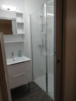 Salle de bains dans l'établissement Plénitude guillot