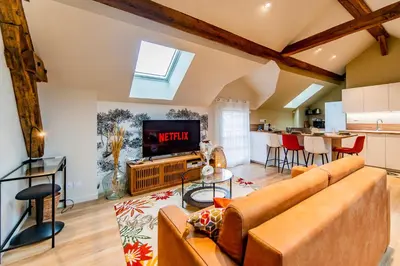 Télévision ou salle de divertissement dans l'établissement Le Céleste - Parking Privatif - Terrasse - Netflix